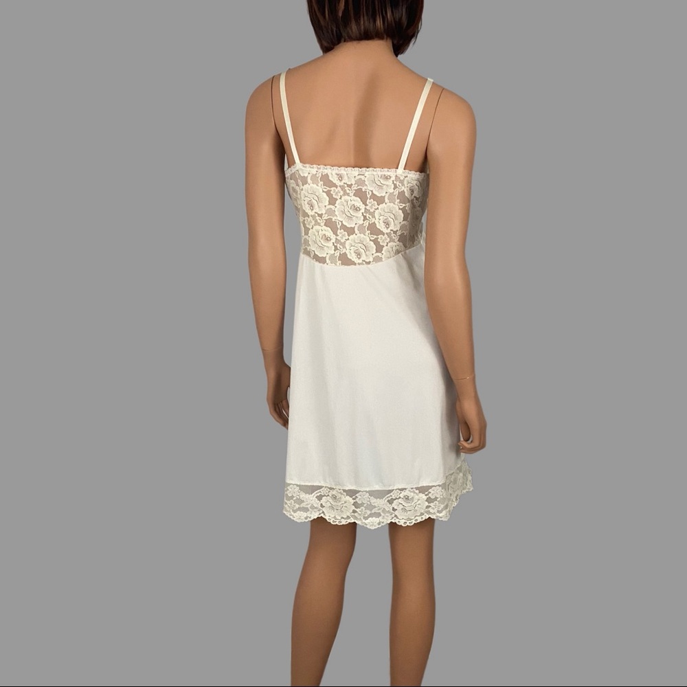 🚫SOLD🚫Vintage 60’s Vanity Fair Slip Full 34 Bust Cream Nylon Rose Lace Lacey - Picture 3 of 13
